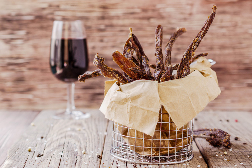 Suedafrikanischer-Rotwein-Biltong